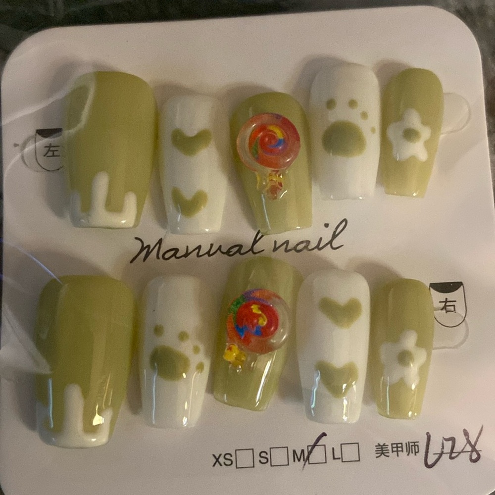 Paw Print 🐾 Press On Nails